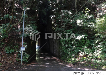 燈籠坂大師の切通しトンネル(旧城山隧道) 燈籠坂大師の切通しトンネル(旧城山隧道) 139769550