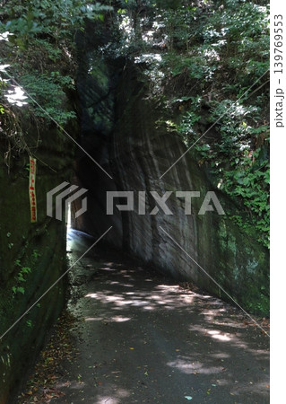 燈籠坂大師の切通しトンネル(旧城山隧道) 燈籠坂大師の切通しトンネル(旧城山隧道) 139769553