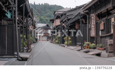飛騨高山の古い町並 139770228
