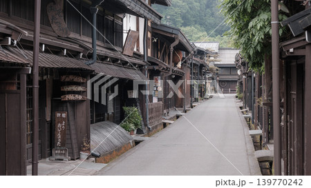 飛騨高山の古い町並 139770242