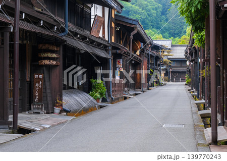 飛騨高山の古い町並 139770243