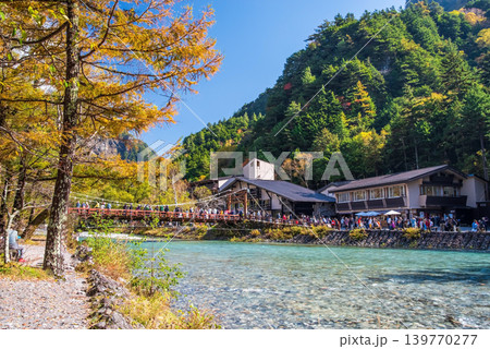 秋の上高地『梓川の流れと河童橋』《長野県 松本市》 秋の上高地『梓川の流れと河童橋』《長野県 松本市》 139770277