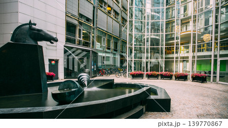Horse head fountain in Aker Brygge courtyard 139770867