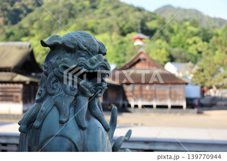 世界遺産　安芸の宮島　早朝の厳島神社 139770944