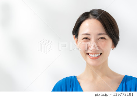 女性 笑顔 女性 笑顔 139772191