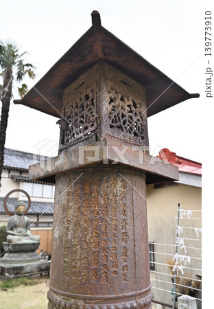 岩槻散歩：天台宗 慈恩寺　南蛮鉄灯籠 139773910