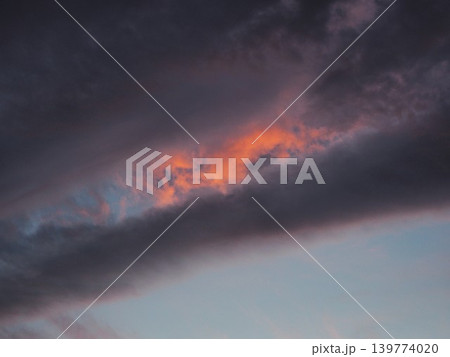 夕日に染まる雲 夕日に染まる雲 139774020