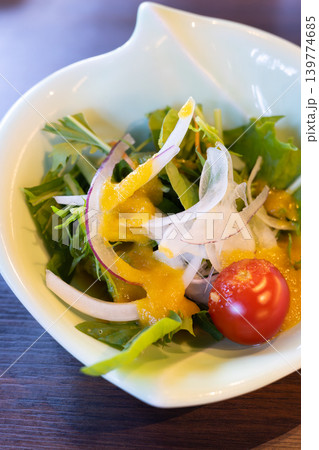 美味しいミニ野菜サラダ 139774685