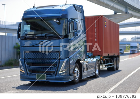 スウェーデン製のトレーラートラック 139776592