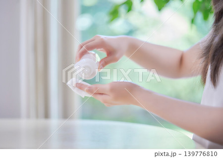20代女性のスキンケア 139776810