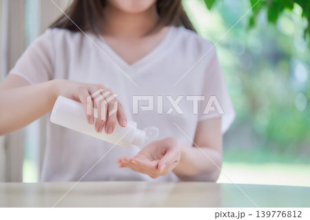 20代女性のスキンケア 20代女性のスキンケア 139776812