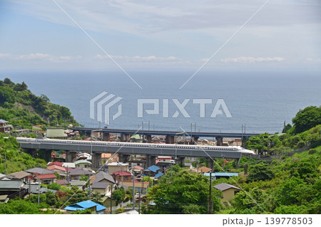東海道新幹線　小田原－熱海　JR東海／西日本　N700A系（東京／博多）　のぞみ　ひかり　こだま 139778503