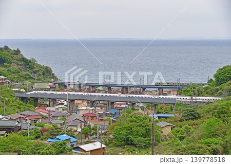 東海道本線 早川-根府川 JR東日本 E231系1000番台 東海道新幹線 N700S系 JR東海 東海道本線 早川-根府川 JR東日本 E231系1000番台 東海道新幹線 N700S系 JR東海 139778518