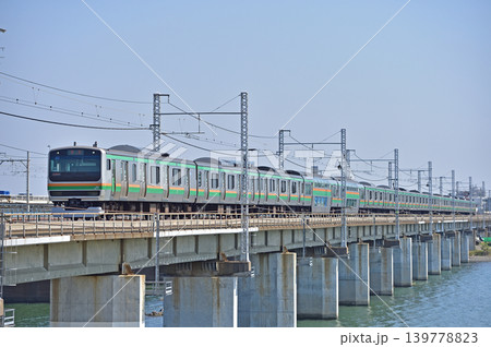 東海道本線　茅ヶ崎－平塚　JR東日本　E231系1000番台　U586編成（小山） 139778823