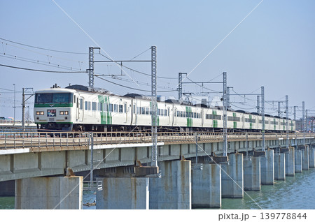 東海道本線　茅ヶ崎－平塚　JR東日本　185系　A5編成（大宮）　踊り子 139778844