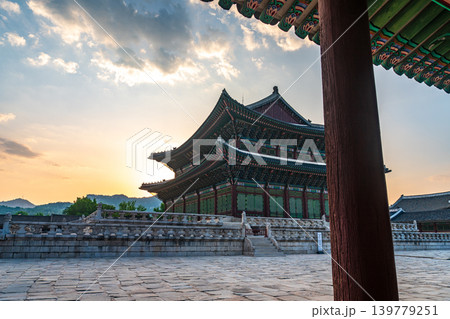 Seoul, South Korea - May. 17, 2026 : Majestic Geunjeongjeon Hall in Gyeongbokgung Palace glowing in intense sunset light, Seoul, South Korea Seoul, South Korea - May. 17, 2026 : Majestic Geunjeongjeon Hall in Gyeongbokgung Palace glowing in intense sunset light, Seoul, South Korea 139779251