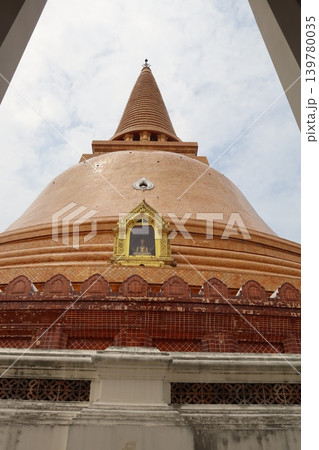 Golden Stupa of Thai Temple Structure Golden Stupa of Thai Temple Structure 139780035
