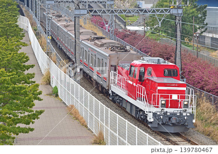 東海道本線 桜木町-東高島 JR貨物 DD200-6(愛知)+東急 3000系 3008編成 東海道本線 桜木町-東高島 JR貨物 DD200-6(愛知)+東急 3000系 3008編成 139780467