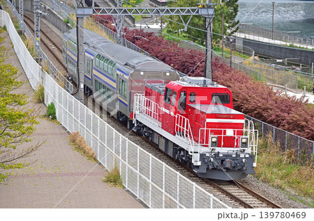 東海道本線　桜木町－東高島　JR貨物　DD200-6＋サロ235-1001＋サロ234-1001 139780469