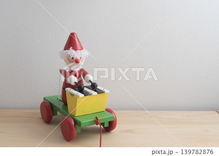 クリスマス サンタクロースの木製おもちゃ クリスマス サンタクロースの木製おもちゃ 139782876