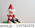 クリスマス　サンタクロースの木製おもちゃ 139782878