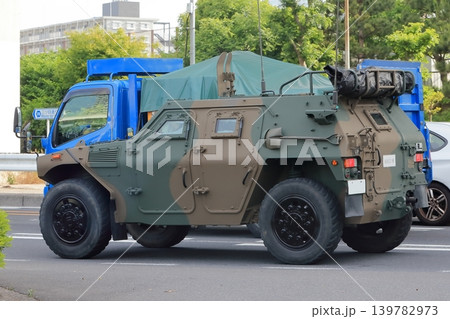 操縦訓練中の軽装甲機動車 操縦訓練中の軽装甲機動車 139782973
