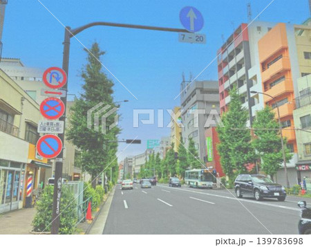 東京の幹線道路。イラスト風。カラーハーフトーン。 139783698
