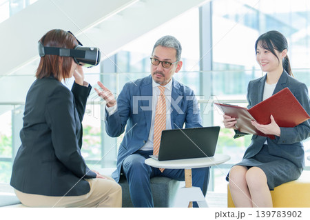 VR 仮想現実空間 ビジネス ミーティング VR 仮想現実空間 ビジネス ミーティング 139783902
