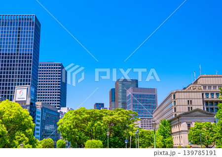 大阪 淀屋橋と中之島の高層ビル群 139785191