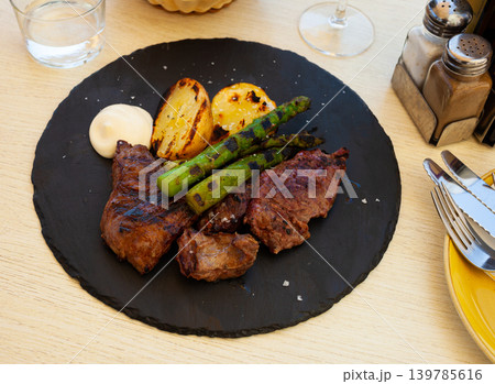 Grilled meat with arugula and potatoes 139785616