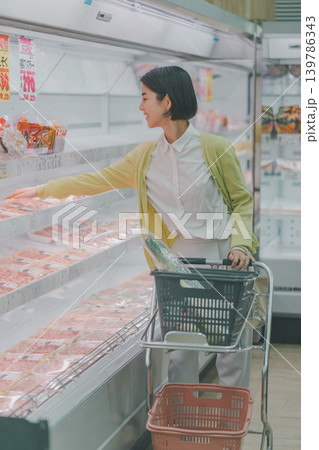 supermarket 139786343