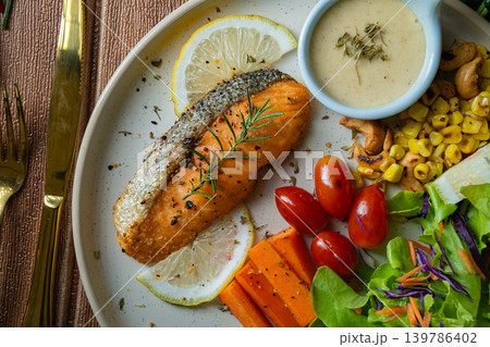 Grilled salmon fish fillet and fresh vegetable salad. Healthy food. Top view Grilled salmon fish fillet and fresh vegetable salad. Healthy food. Top view 139786402