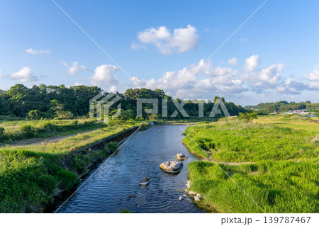 新緑の川辺風景 139787467