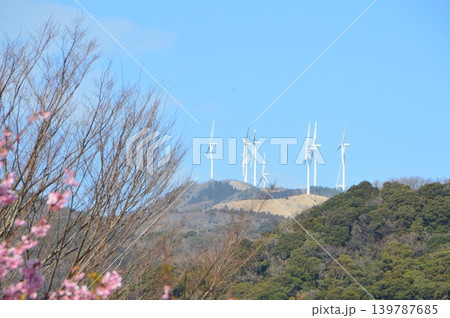 風力発電の風車(静岡県賀茂郡東河津町) 風力発電の風車(静岡県賀茂郡東河津町) 139787685