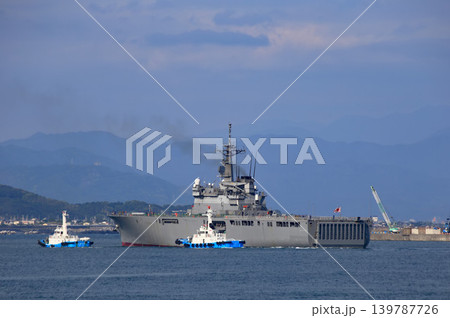 入港中の輸送艦 139787726