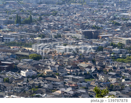 五月山から見る住宅密集地の風景 139787878