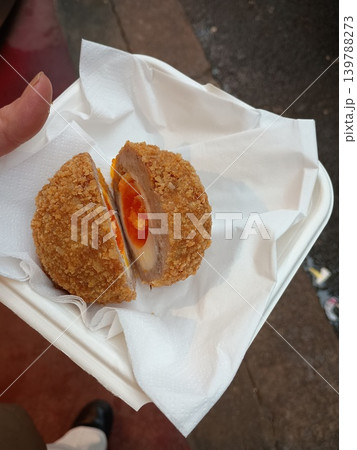 イギリスの食べ歩きポーチドエッグ イギリスの食べ歩きポーチドエッグ 139788273