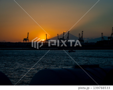 本牧埠頭の夕景 139788533