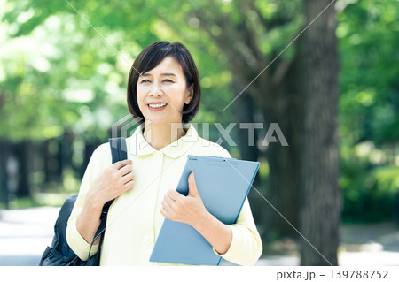 訪問介護スタッフの女性 訪問介護スタッフの女性 139788752