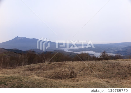 きじひき高原パノラマ展望台からの駒ケ岳と大沼の景色 139789770