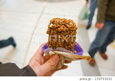 香ばしいクランチに包まれた濃厚スイーツ 香ばしいクランチに包まれた濃厚スイーツ 139791032