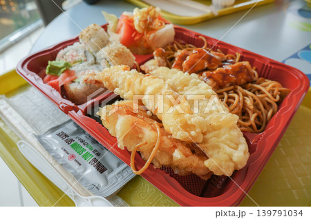 多品目が詰まった和風弁当ランチ 多品目が詰まった和風弁当ランチ 139791034