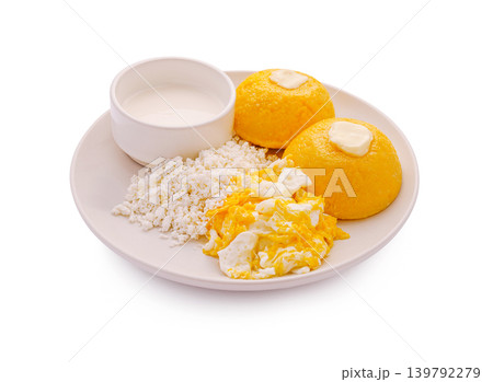 Traditional moldovan mamaliga polenta with cheese and eggs 139792279