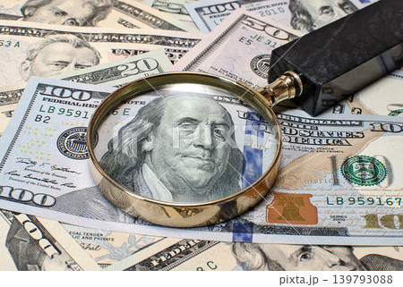 Magnifying glass on dollar banknotes 139793088
