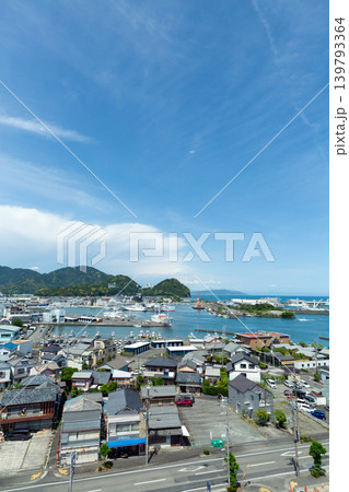 静岡県焼津市の焼津港と市街地の風景 静岡県焼津市の焼津港と市街地の風景 139793364