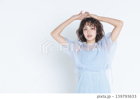 ビューティーイメージ 若い女性のポートレート ビューティーイメージ 若い女性のポートレート 139793633