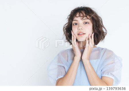 ビューティーイメージ 若い女性のポートレート ビューティーイメージ 若い女性のポートレート 139793636