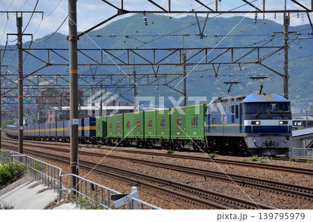 東海道本線を走るEF210-354コンテナ貨物列車 139795979