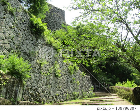 大分県竹田市、瀧廉太郎の荒城の月で知られる、日本百名城の一つ、国指定史跡「岡城跡」の石垣 大分県竹田市、瀧廉太郎の荒城の月で知られる、日本百名城の一つ、国指定史跡「岡城跡」の石垣 139796807