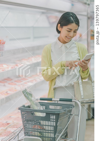 supermarket 139797365